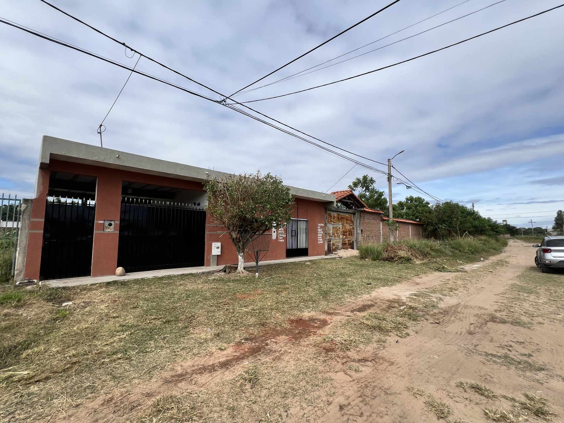 Casa en Entre 7mo y 8vo anillo Norte en Santa Cruz de la Sierra 8 dormitorios 3 baños 2 parqueos Foto 19