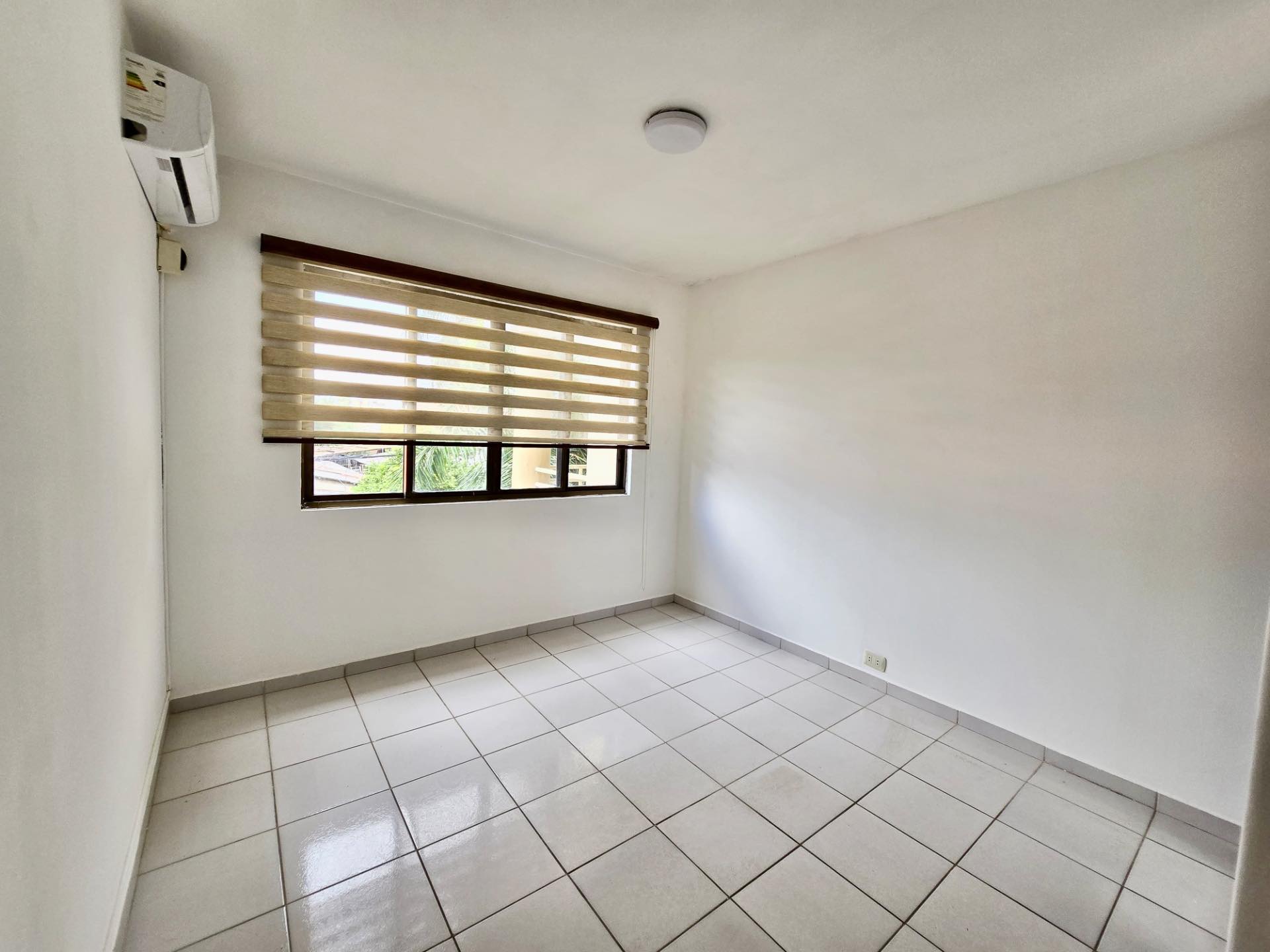 Departamento en Entre 2do y 3er anillo Oeste en Santa Cruz de la Sierra 3 dormitorios 3 baños 1 parqueos Foto 11