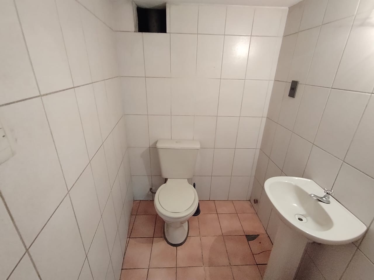 Local comercial en VentaAvenida Calatayud esquina Angelica Azcui zona 