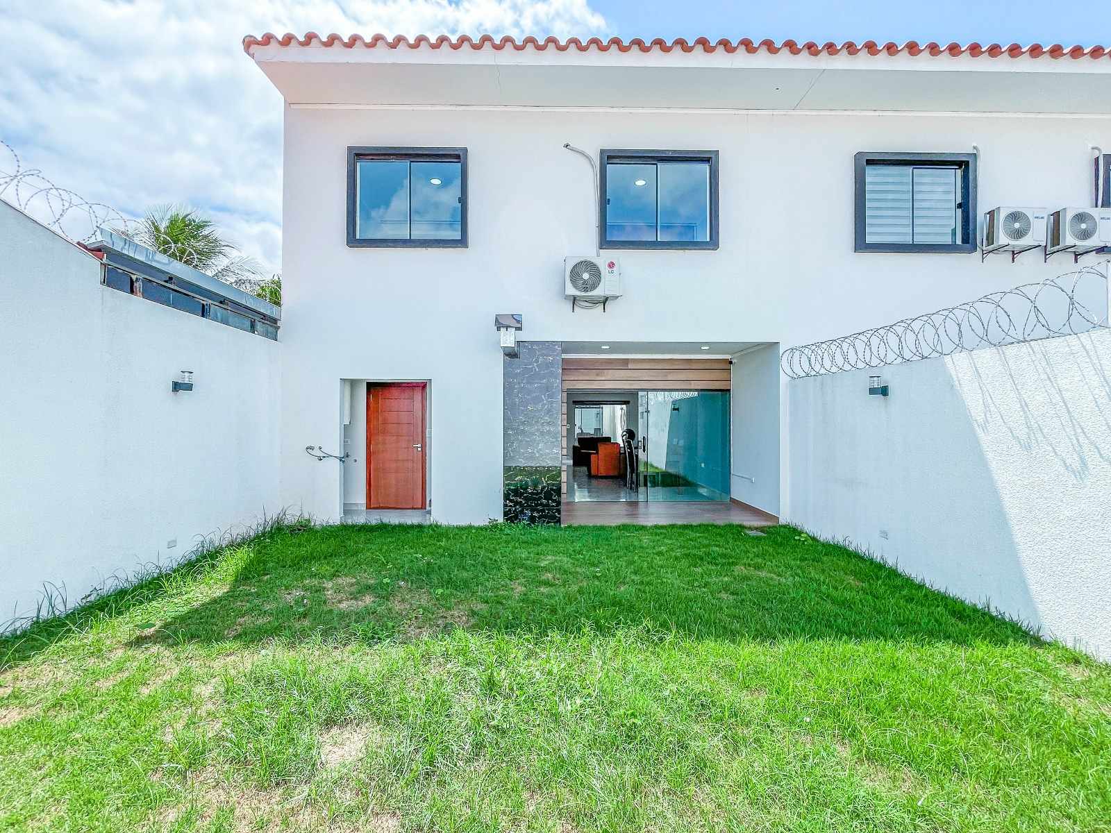 Casa en Entre 6to y 7mo anillo Norte en Santa Cruz de la Sierra 3 dormitorios 4 baños 2 parqueos Foto 11