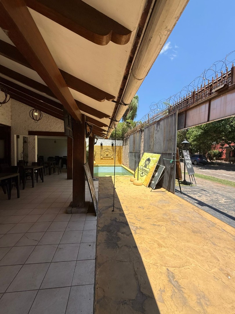 Casa en Entre 2do y 3er anillo Sur en Santa Cruz de la Sierra 4 dormitorios 5 baños 4 parqueos Foto 6