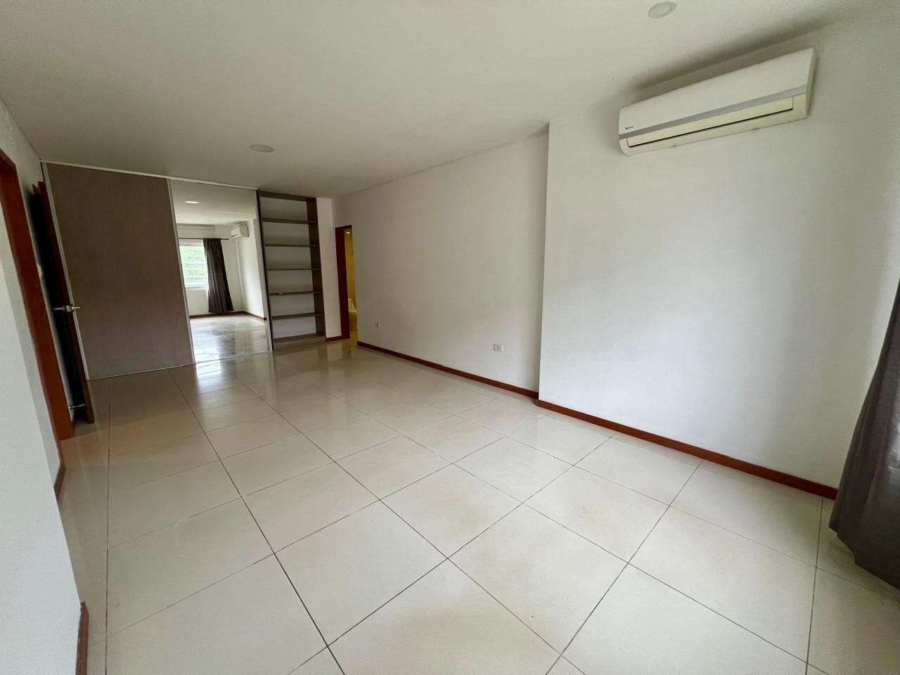 Casa En Venta de Ocasión Hermosa Casa en Condominio Las Palmas II Foto 12