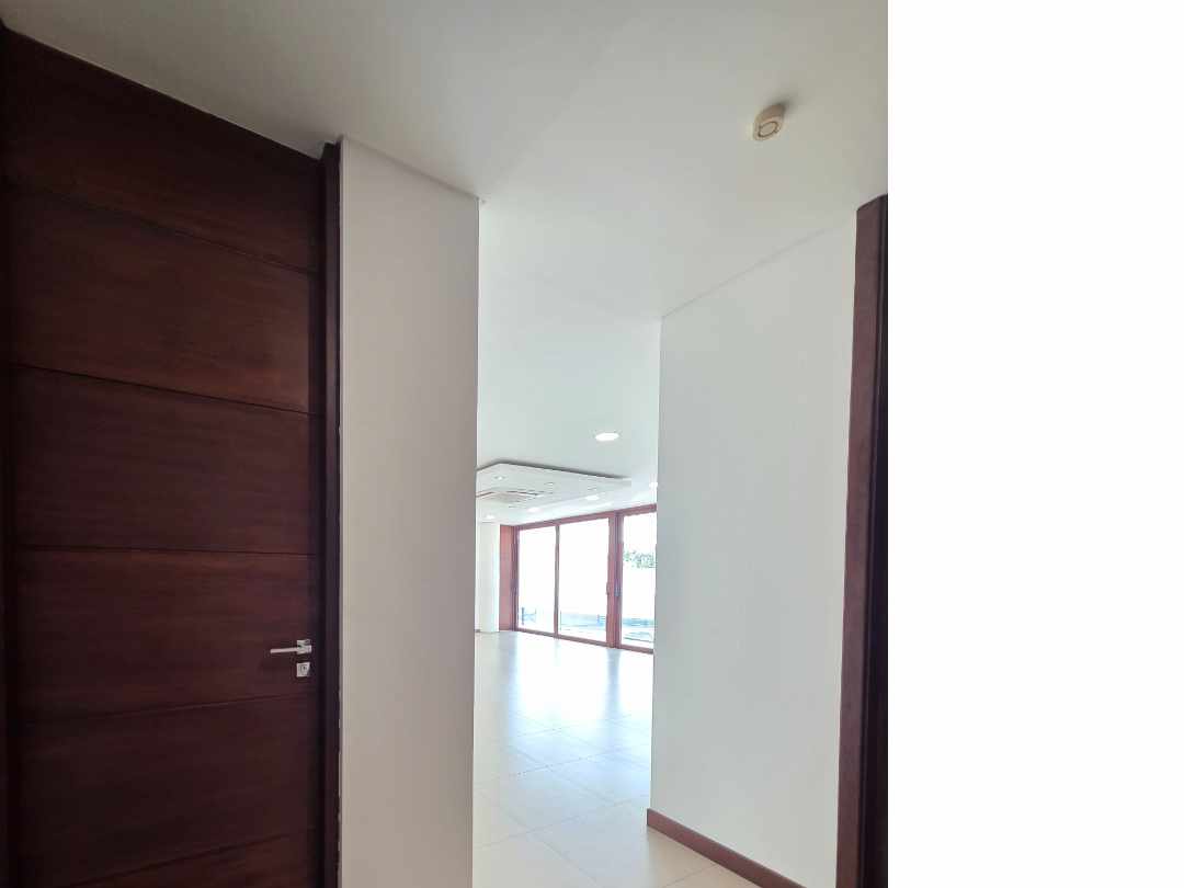 Departamento en AlquilerZona Norte 
6to. Anillo ( Av.Banzer y Beni)
Condominio Torres de  la Sierra 3 dormitorios 4 baños 1 parqueos Foto 32