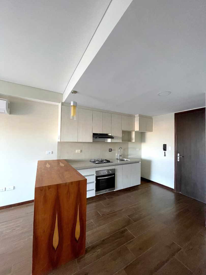 Departamento en Entre 2do y 3er anillo Norte en Santa Cruz de la Sierra 2 dormitorios 2 baños 1 parqueos Foto 9