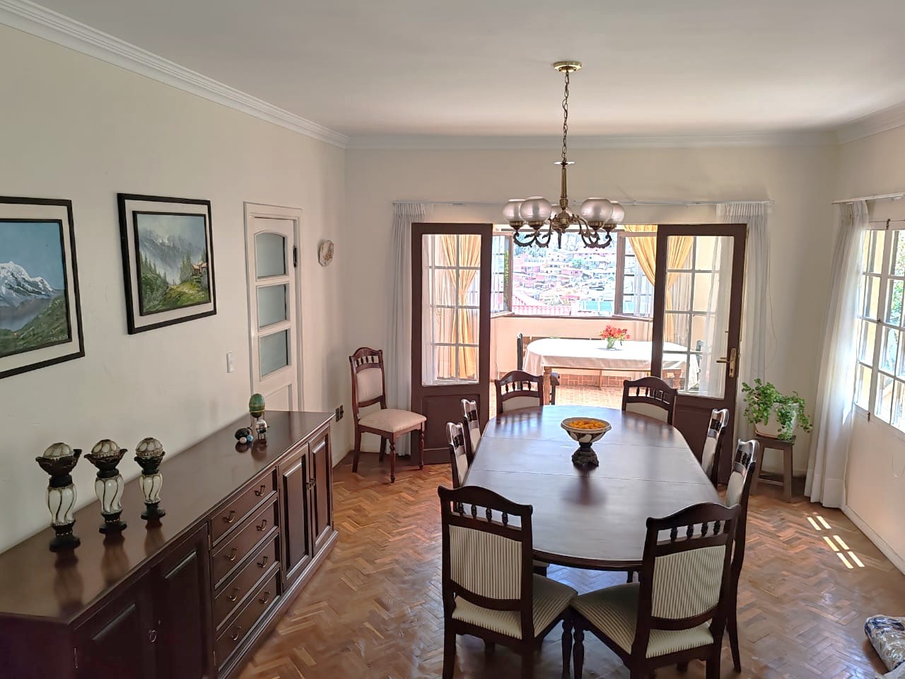 Casa en Venta Amplia y acogedora casa en venta en Irpavi – Zona El Vergel 3 dormitorios 3 baños 3 parqueos Foto 4