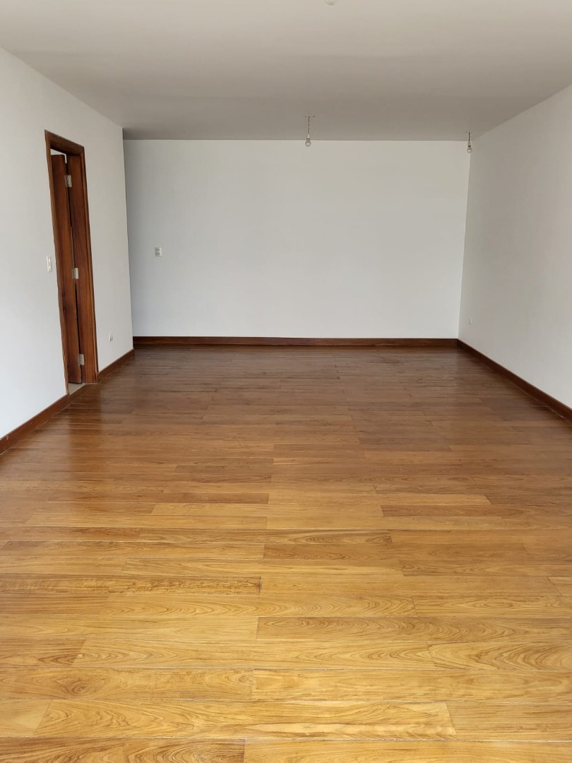 Departamento en Venta... 3 dormitorios 4 baños 1 parqueos Foto 21