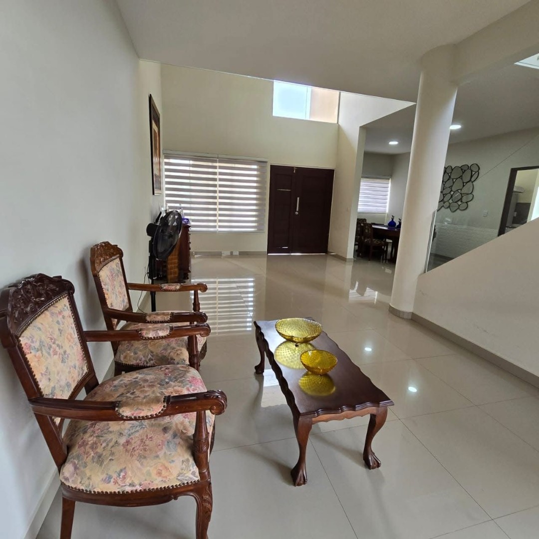 Casa en VentaAv. Banzer km 8.5, cerca del Colegio Cambridge – Cond. Valle Norte 3 dormitorios 4 baños 2 parqueos Foto 7