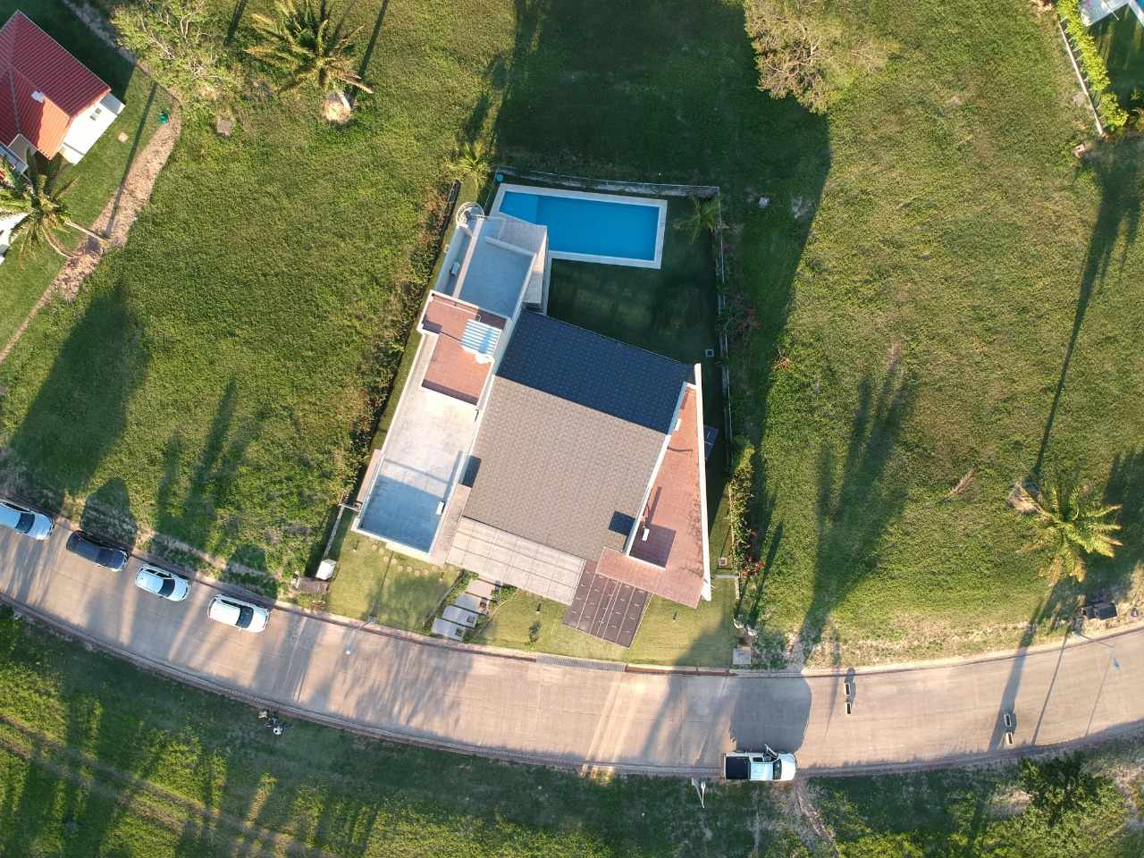 Casa en Urubó en Santa Cruz de la Sierra 5 dormitorios 5 baños 2 parqueos Foto 3