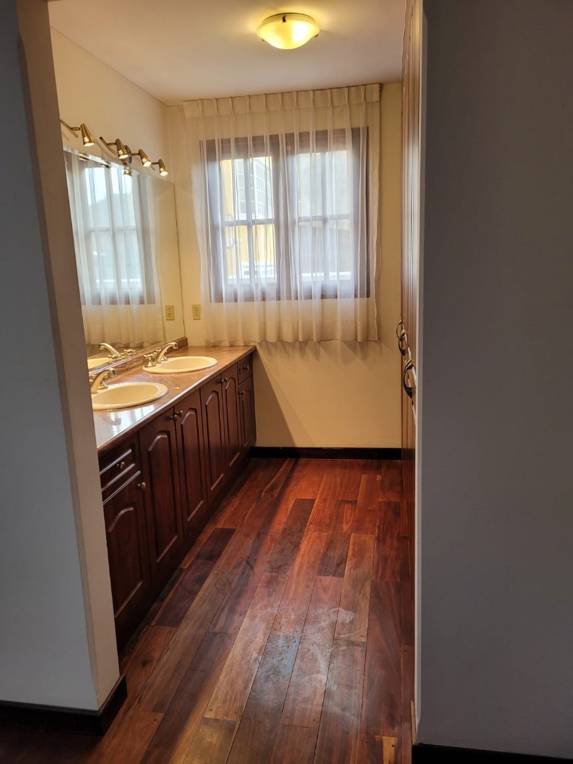 Casa en AlquilerAUQUISAMAÑA - ZONA SUR DE LA PAZ 4 dormitorios 5 baños 3 parqueos Foto 23