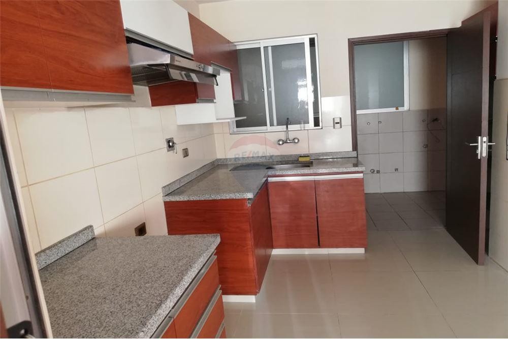 Departamento en Alquiler839 Av. America Este entre Melchor Urquidi y Av. Pando - Edificio Torres América Norte 3 dormitorios 2 baños 1 parqueos Foto 3