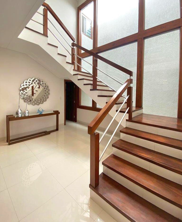 Casa en AnticréticoANTICRETICO
Zona Norte
Av. Alemana 2do y 3er anillo 4 dormitorios 4 baños 4 parqueos Foto 11