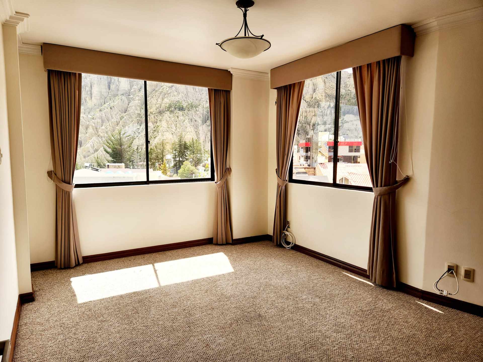 En Alquiler a $us 1,100 Foto 7