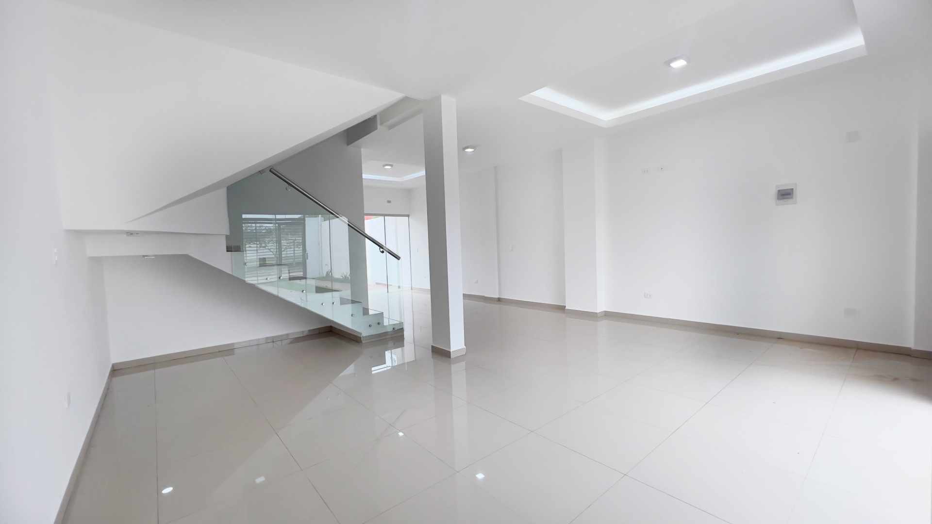 Casa en VentaCasa en venta Zona Av. Santos Dumont 3 dormitorios 3 baños 2 parqueos Foto 6
