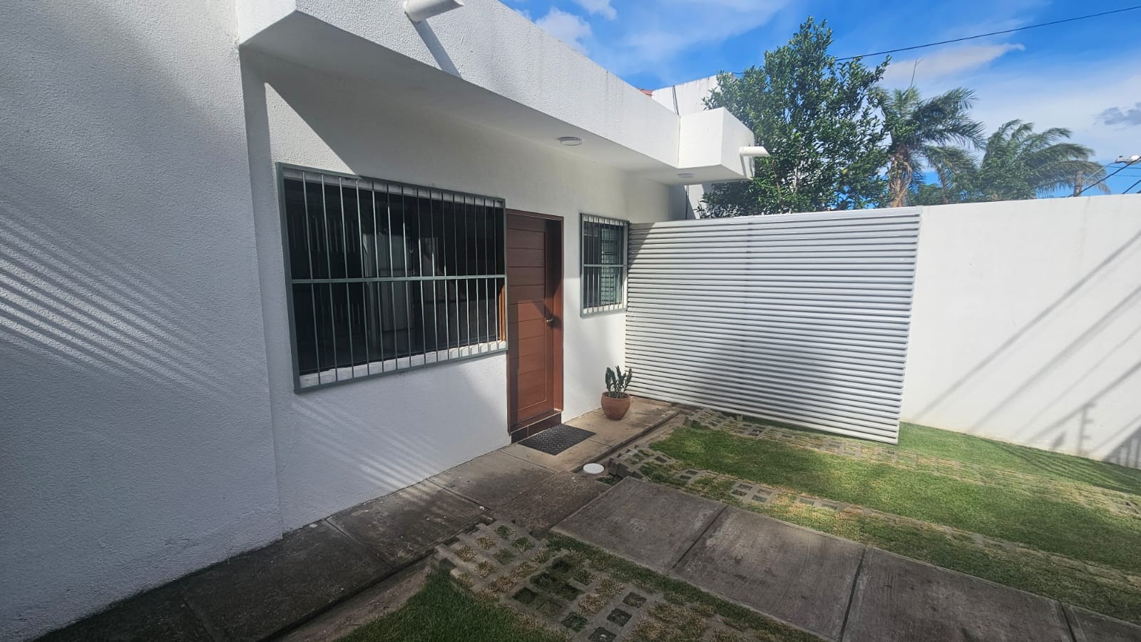 Casa en AlquilerUrubo / a 200m de la casa del camba casa de 2 dorm + sala de tv Foto 1