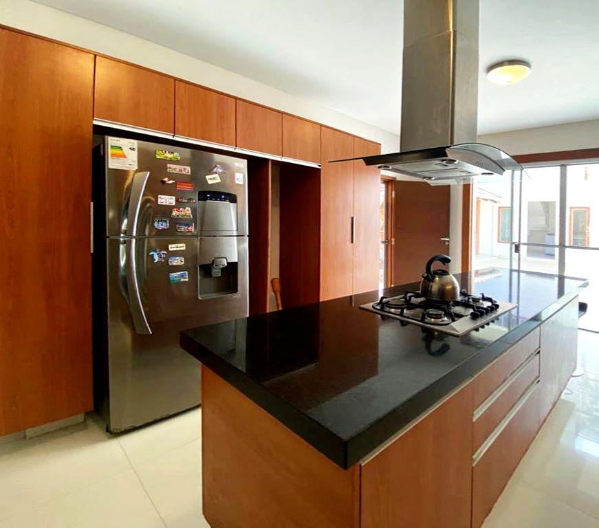 Casa en AnticréticoANTICRETICO
Zona Norte
Av. Alemana 2do y 3er anillo 4 dormitorios 4 baños 4 parqueos Foto 17