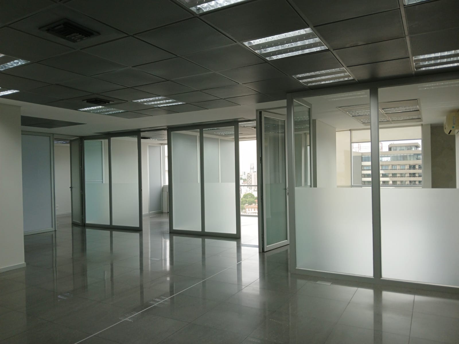 Oficina en AlquilerTorre Duo - Equipetrol 4 dormitorios 1 baños  Foto 7