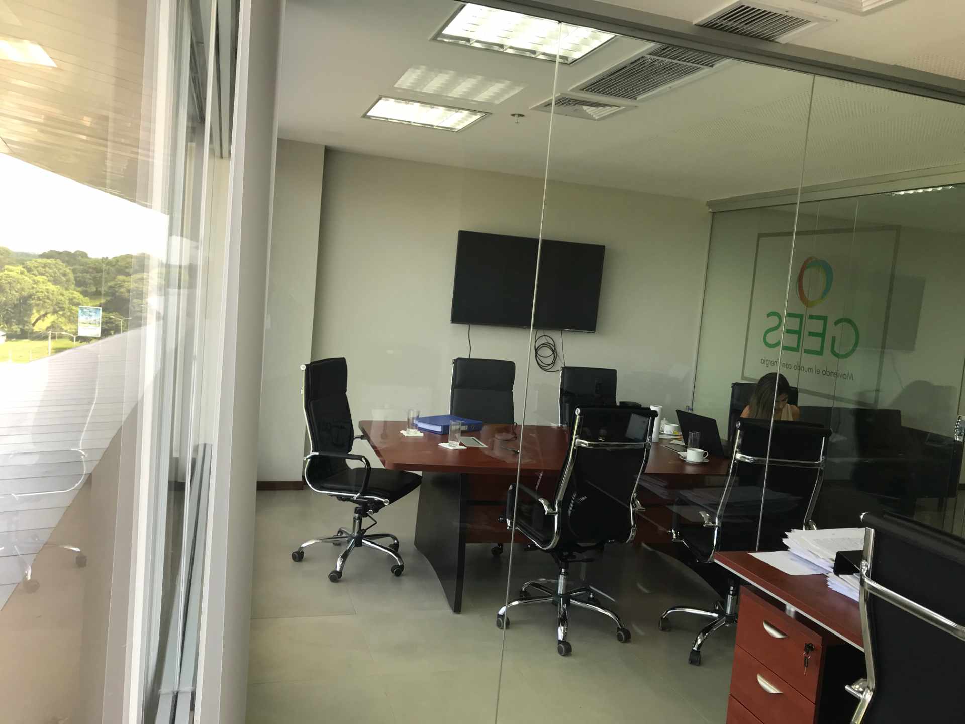 Oficina en AlquilerUrubó Business Center piso 5, en la entrada del Urubó, lado del hotel Radisson. 4 dormitorios 2 baños 2 parqueos Foto 17