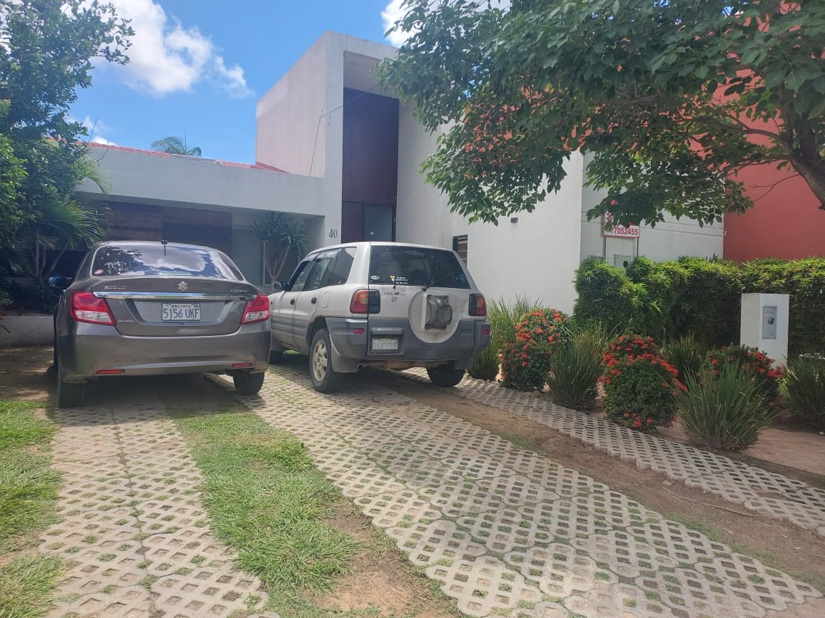 Casa en Entre 4to y 5to anillo Norte en Santa Cruz de la Sierra 4 dormitorios 3 baños 2 parqueos Foto 1