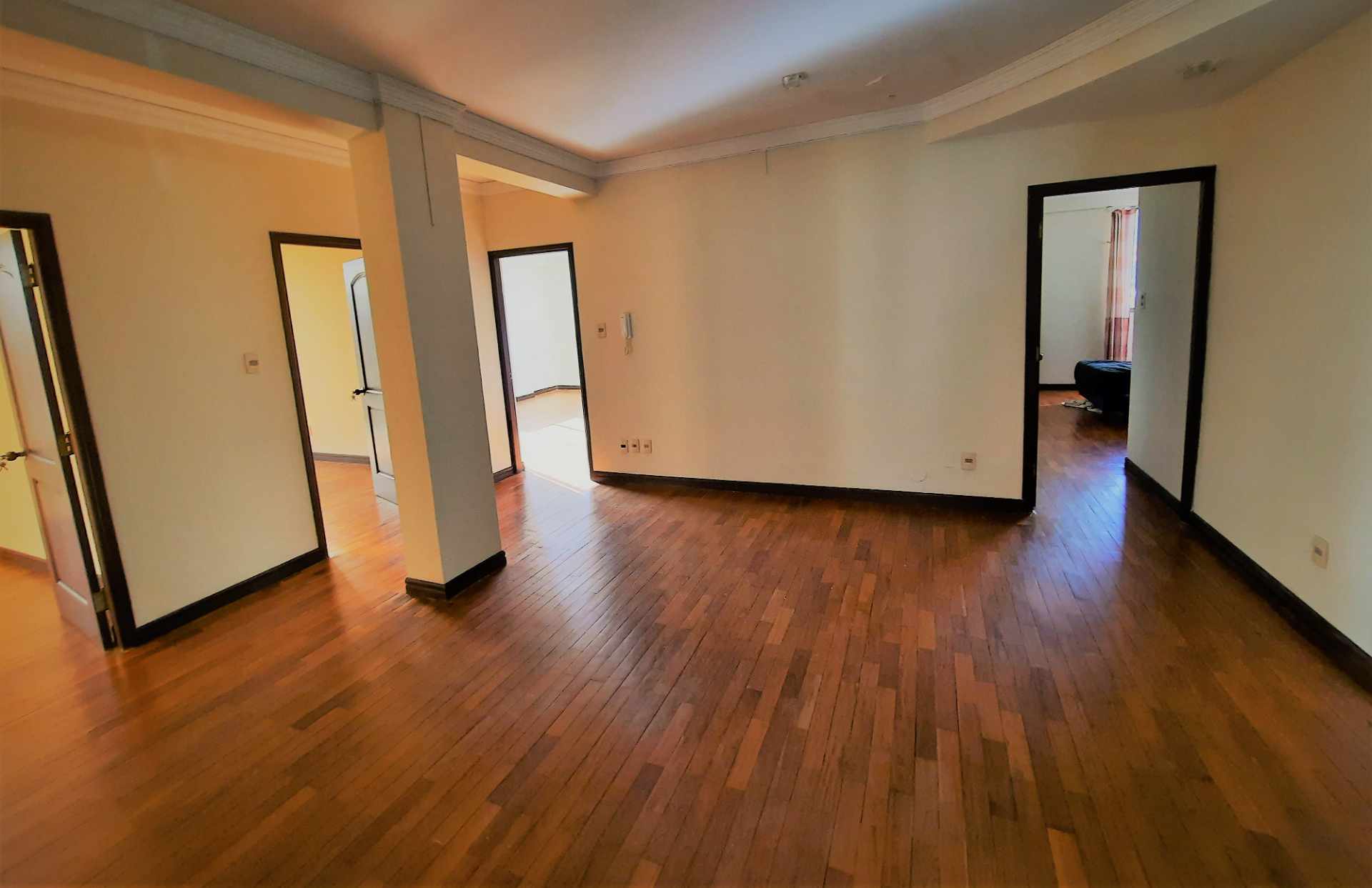 Departamento en Calacoto en La Paz 4 dormitorios 5 baños 2 parqueos Foto 17