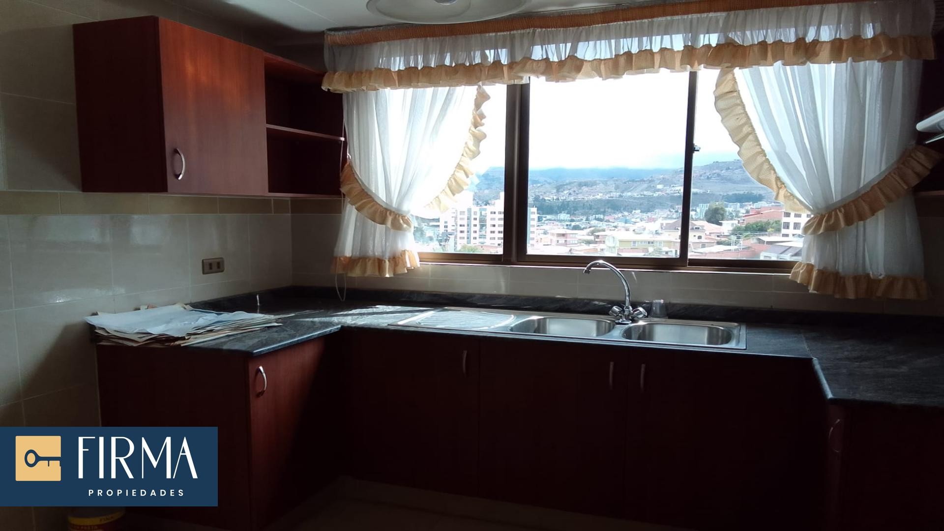 Departamento en Los Pinos en La Paz 3 dormitorios 4 baños 1 parqueos Foto 19