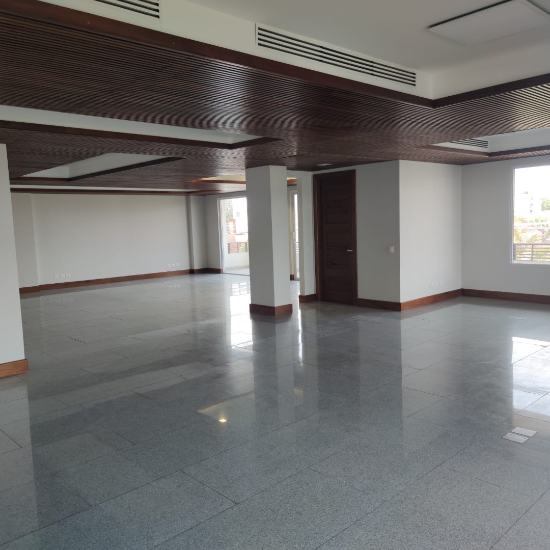 Oficina en AlquilerEQUIPETROL CALLE LOS LIRIOS ESQUINA FLAMBOYANOS 10 dormitorios 6 baños  Foto 3