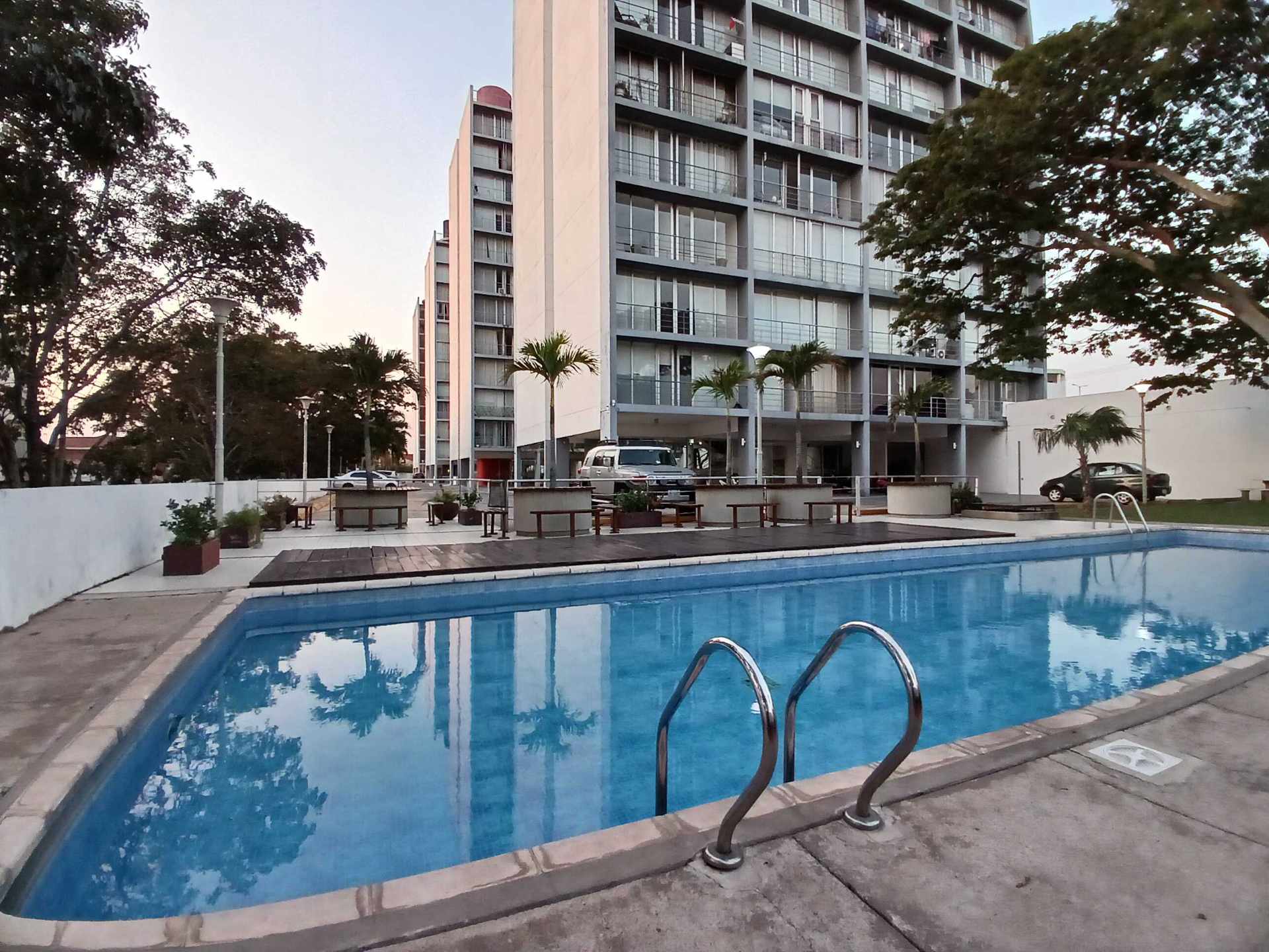 Departamento en Alquiler🏢 EN ALQUILER – DEPARTAMENTO DÚPLEX EN TORRES URBARI 2 dormitorios 2 baños 1 parqueos Foto 2