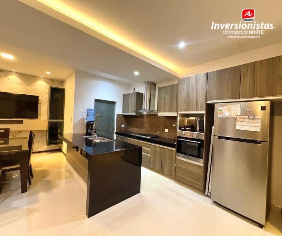 Casa en VentaVenta de casa tipo Town House Condominio Jardines del Norte V
( 8 vo anillo y Banzer , zona Norte) Foto 10