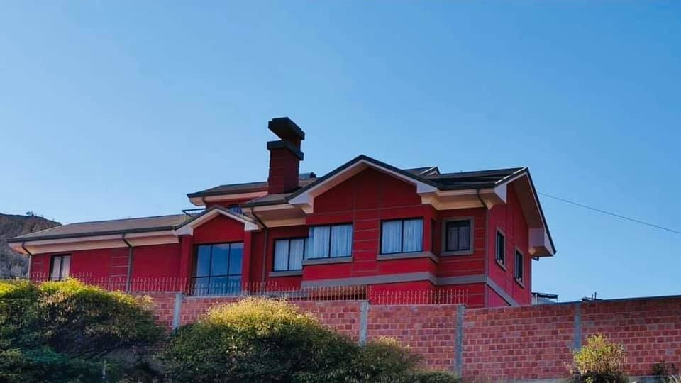 Casa en Mallasilla en La Paz 4 dormitorios 6 baños 6 parqueos Foto 1