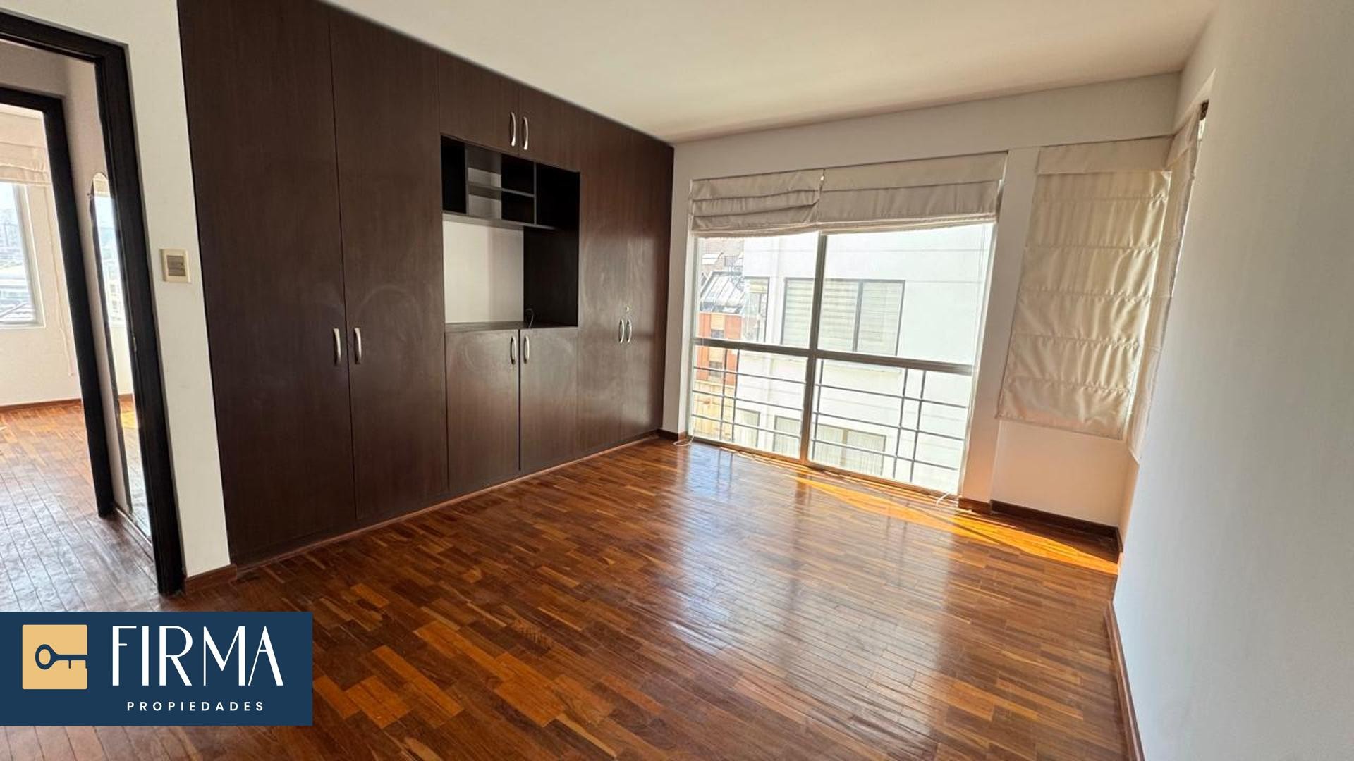 Departamento en AlquilerDEPARTAMENTO EN ALQUILER EN CALACOTO 4 dormitorios 5 baños 2 parqueos Foto 10