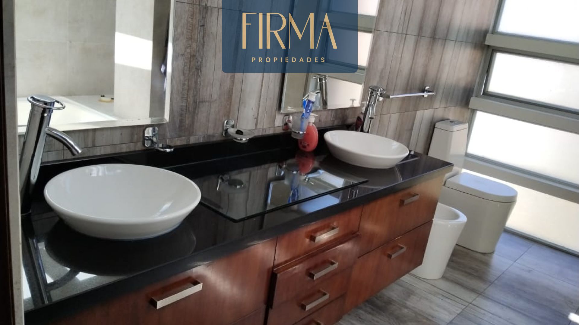 Casa en Cota Cota en La Paz 3 dormitorios 5 baños 5 parqueos Foto 16