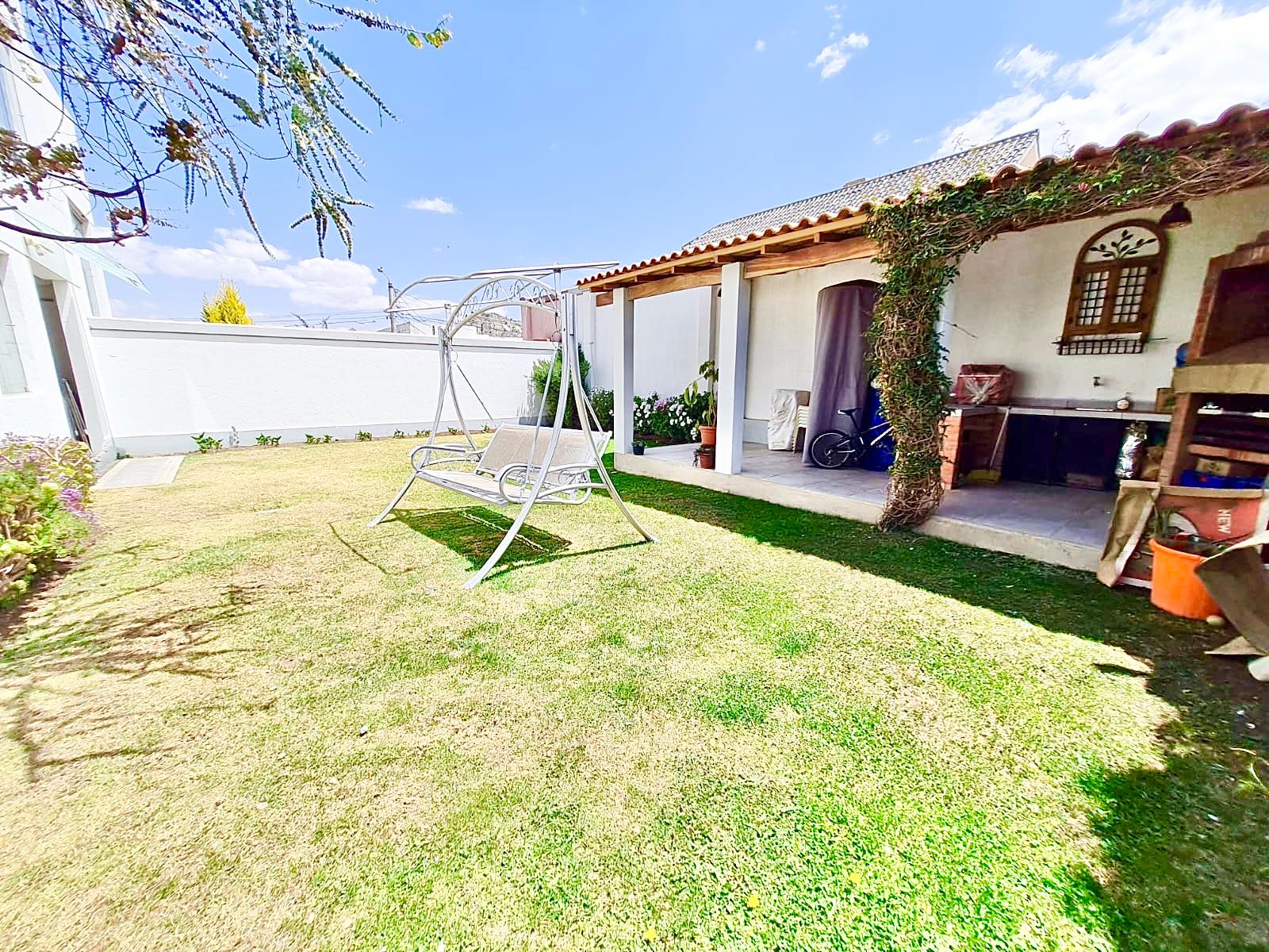 Casa en Venta<b>CASA EN VENTA, ACHUMANI, SOBRE AVENIDA PRINCIPAL</b> Foto 12