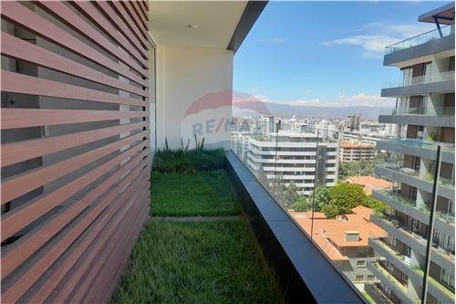 Departamento en Aranjuez en Cochabamba 3 dormitorios 4 baños 1 parqueos Foto 1