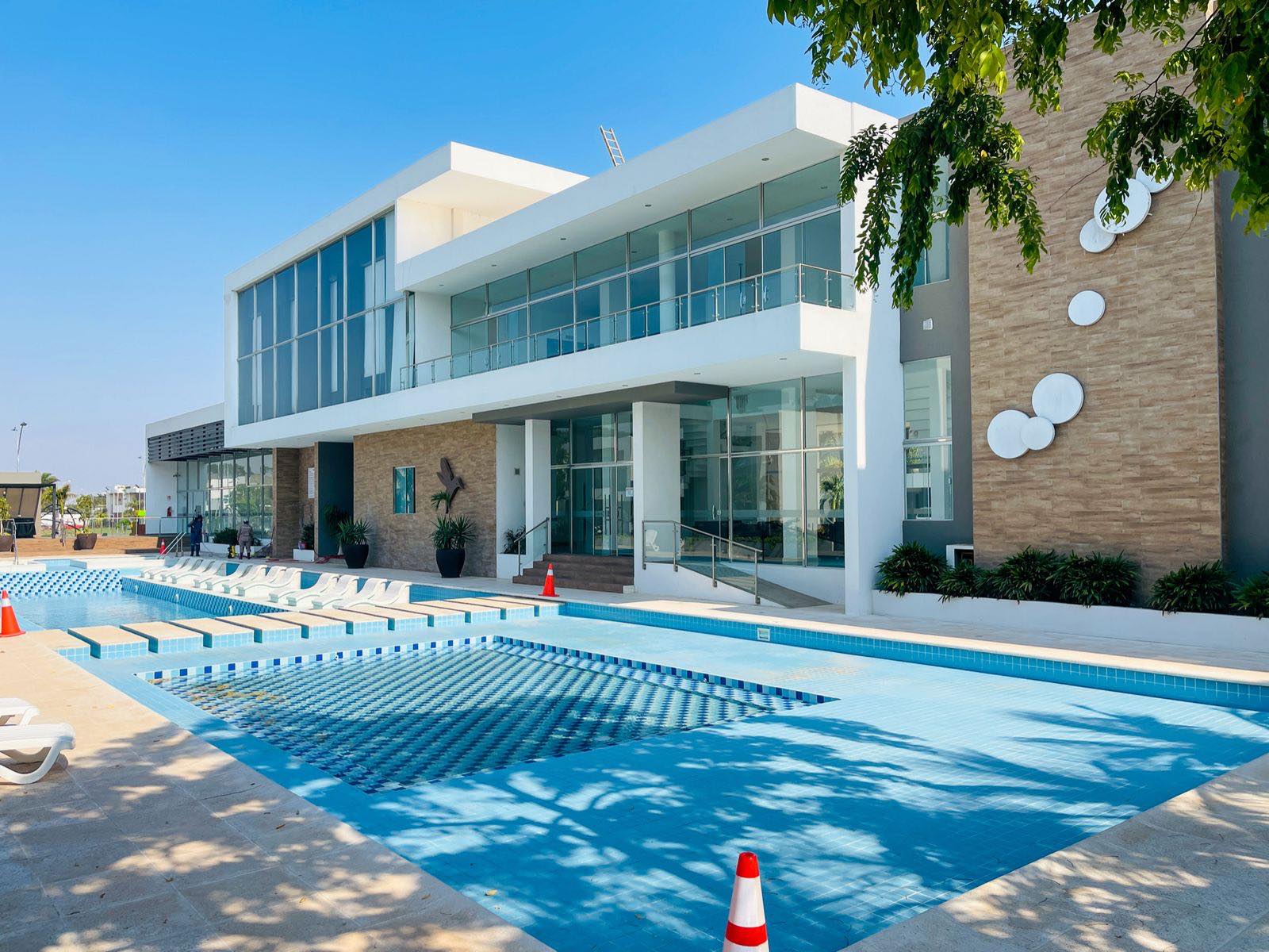 Casa en VentaVenta de casa tipo Town House Condominio Jardines del Norte V
( 8 vo anillo y Banzer , zona Norte) Foto 6