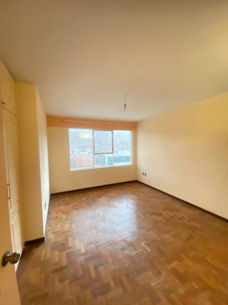 Departamento en Obrajes en La Paz 3 dormitorios 3 baños  Foto 11