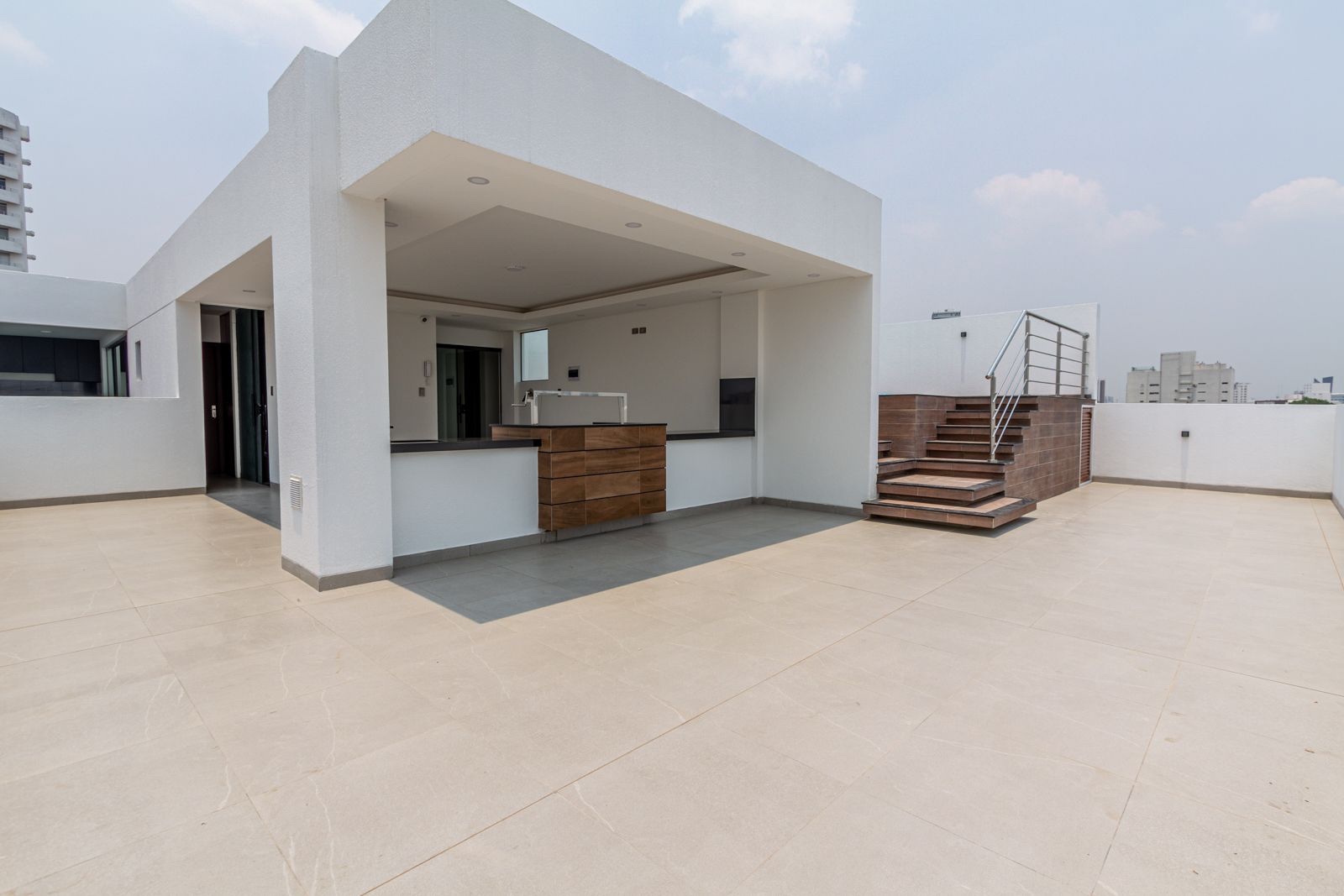 Departamento en Entre 2do y 3er anillo Norte en Santa Cruz de la Sierra 1 dormitorios 2 baños  Foto 13