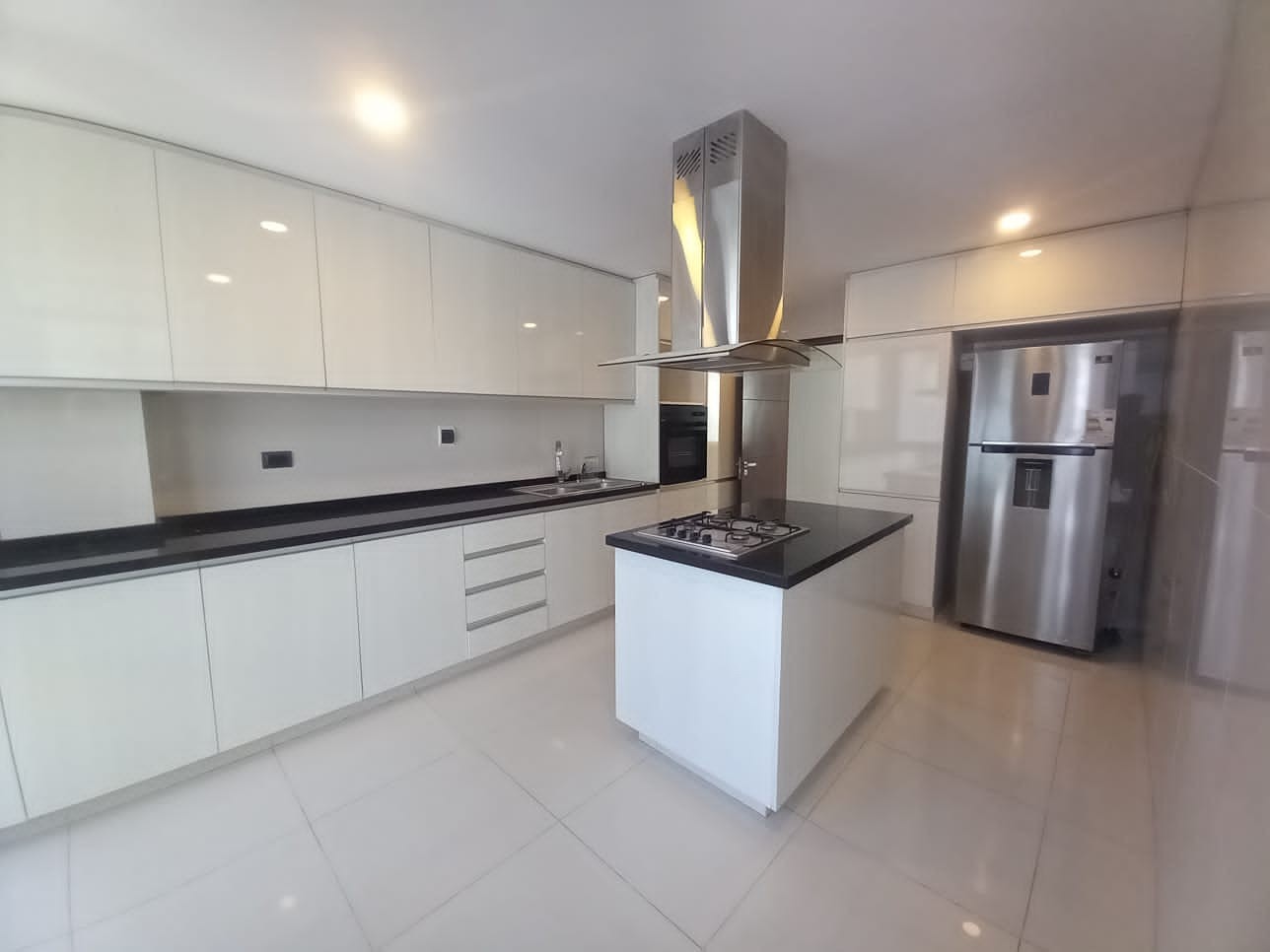 Departamento en AlquilerCalacoto calle 17 3 dormitorios 3 baños 1 parqueos Foto 2