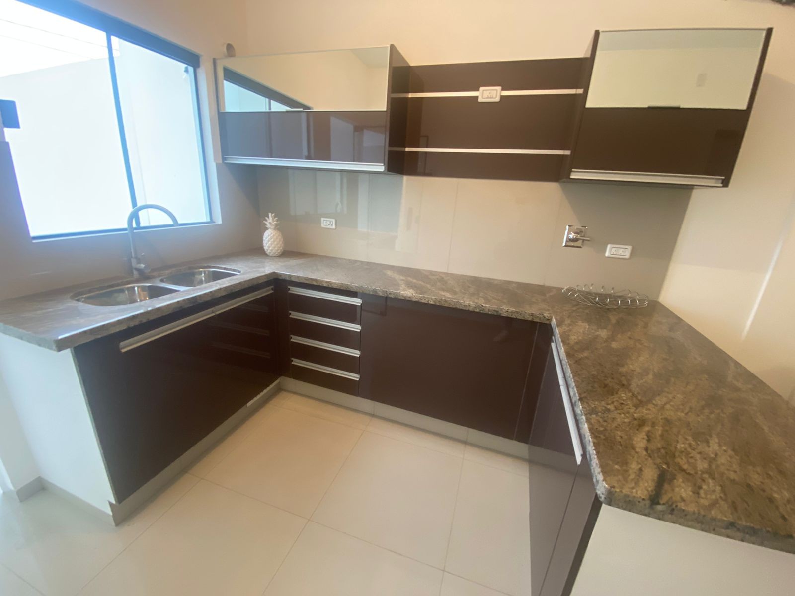 Casa en VentaAlmería La Chonta, Av. Banzer Km 8 3 dormitorios 2 baños 2 parqueos Foto 7