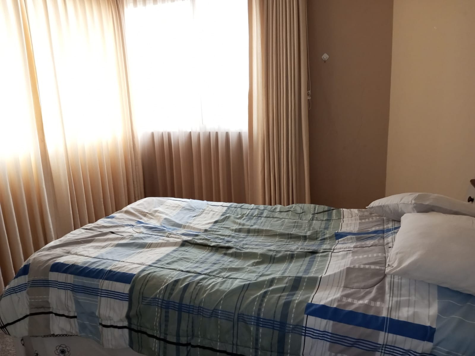 Departamento $US.500.- DEPARTAMENTO AMOBLADO + GARAJE AV. AMERICA Z/ARANJUEZ Foto 6