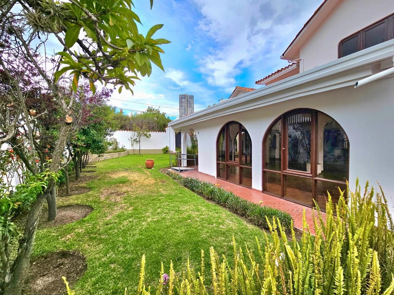 Casa en AlquilerCALACOTO 4 dormitorios 4 baños 3 parqueos Foto 3