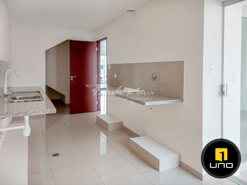 Departamento en VentaHermosa casa a estrenar Condominio Sevilla Real 3 dormitorios 4 baños 2 parqueos Foto 14