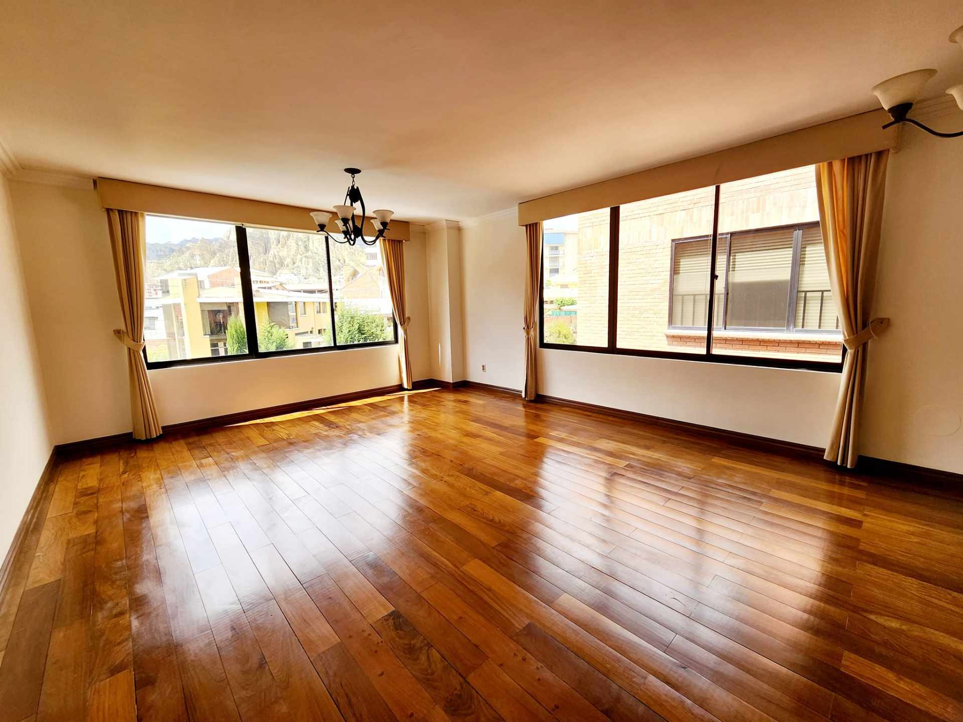 En Alquiler a $us 1,100 Foto 4