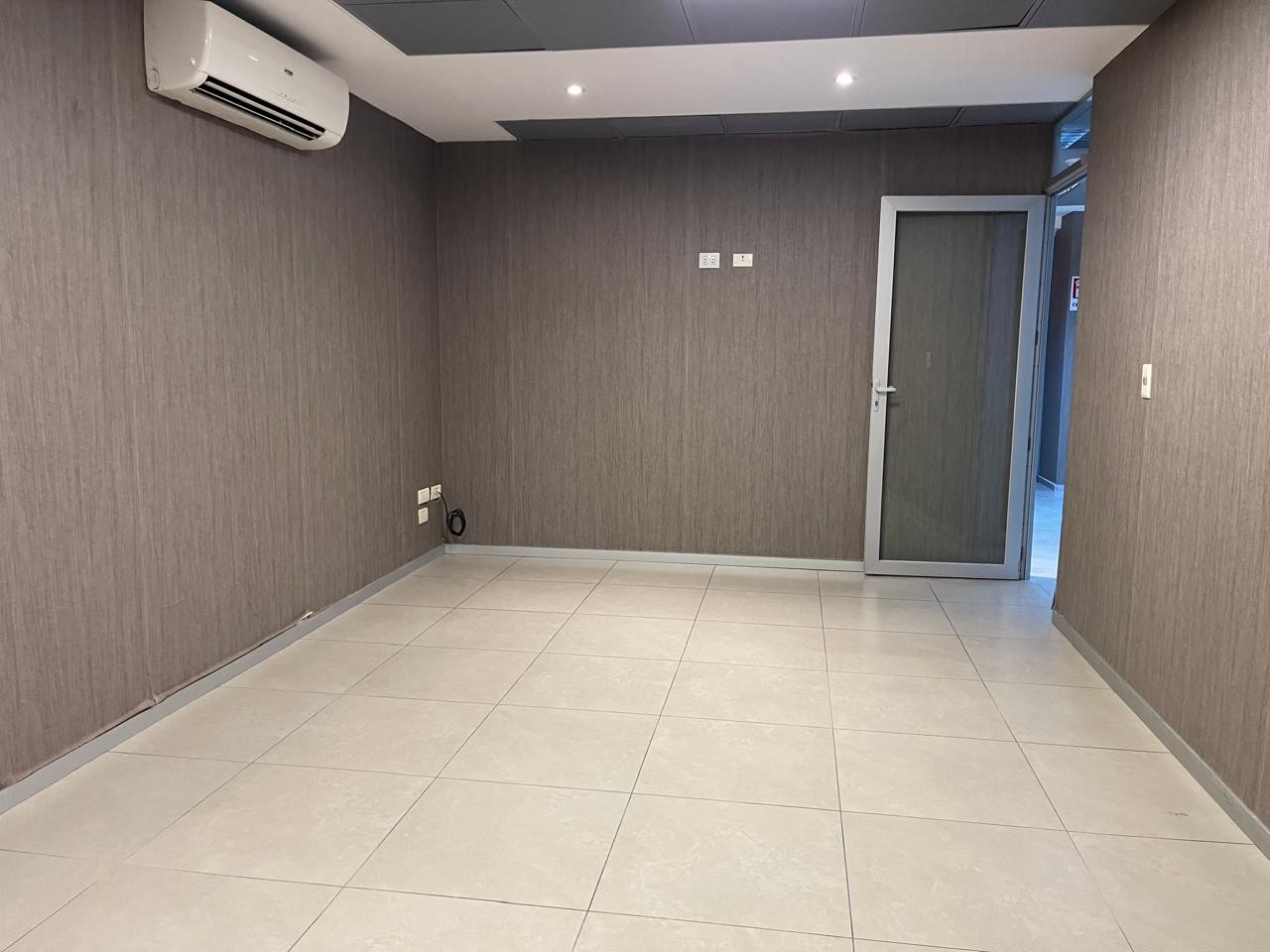 Oficina en Alquiler★¿Está Buscando más Prestigio para su Empresa? ★ Esta oficina en la Torre Dúo, es la solución. Foto 5