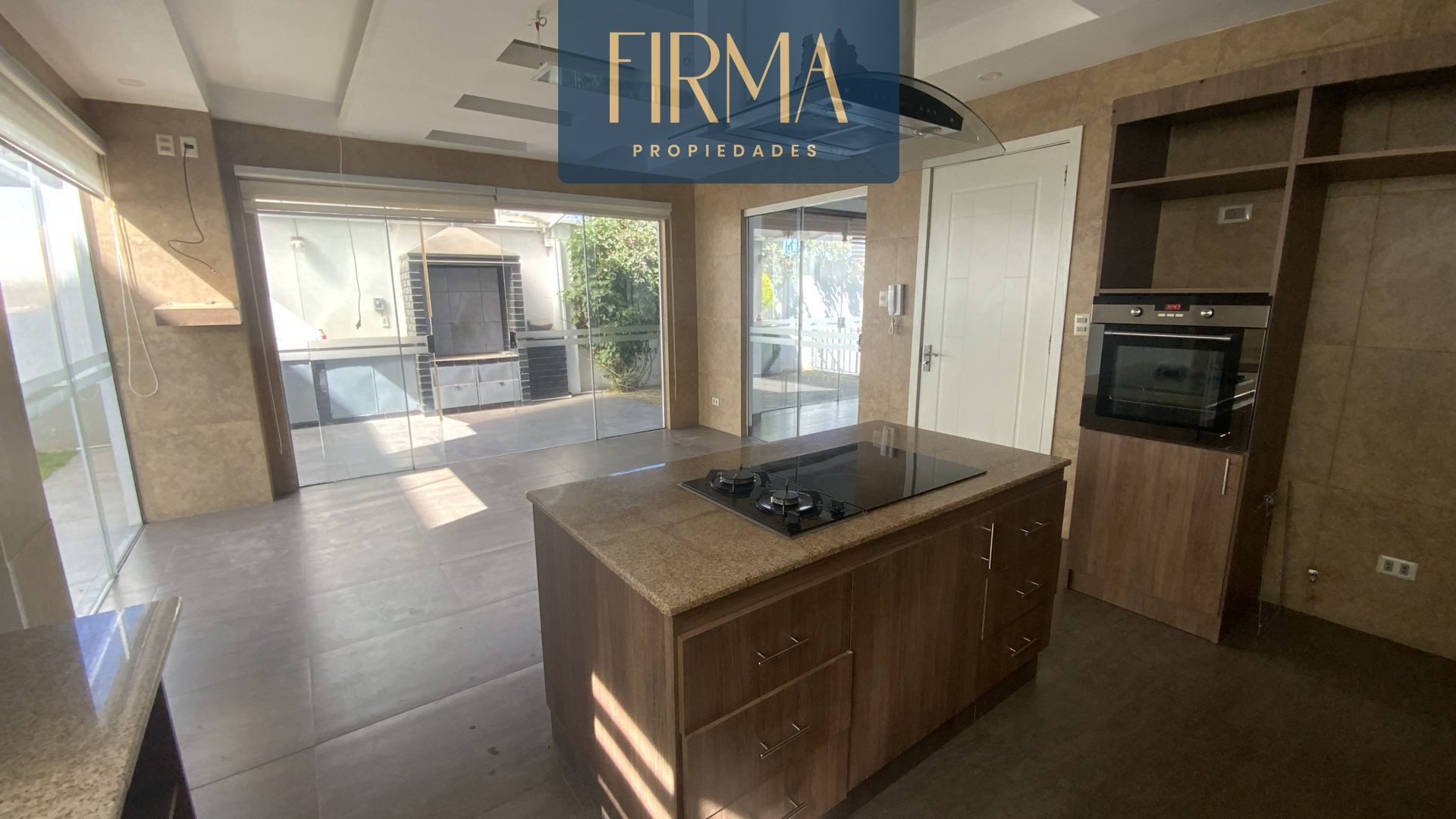 Casa en Achumani en La Paz 3 dormitorios 4 baños 3 parqueos Foto 28