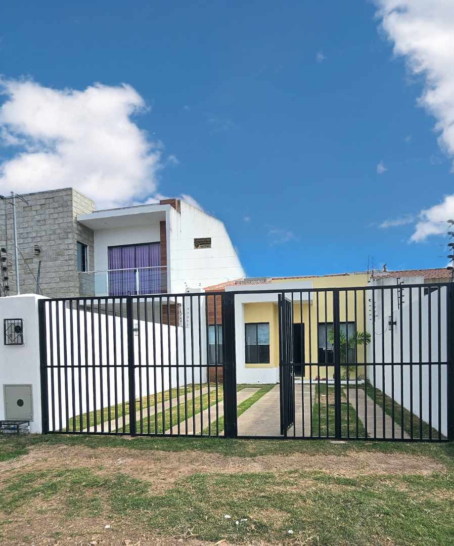 Casa en VentaAv. Pirai y Radial 17.5 8vo anillo  3 dormitorios 2 baños 2 parqueos Foto 13