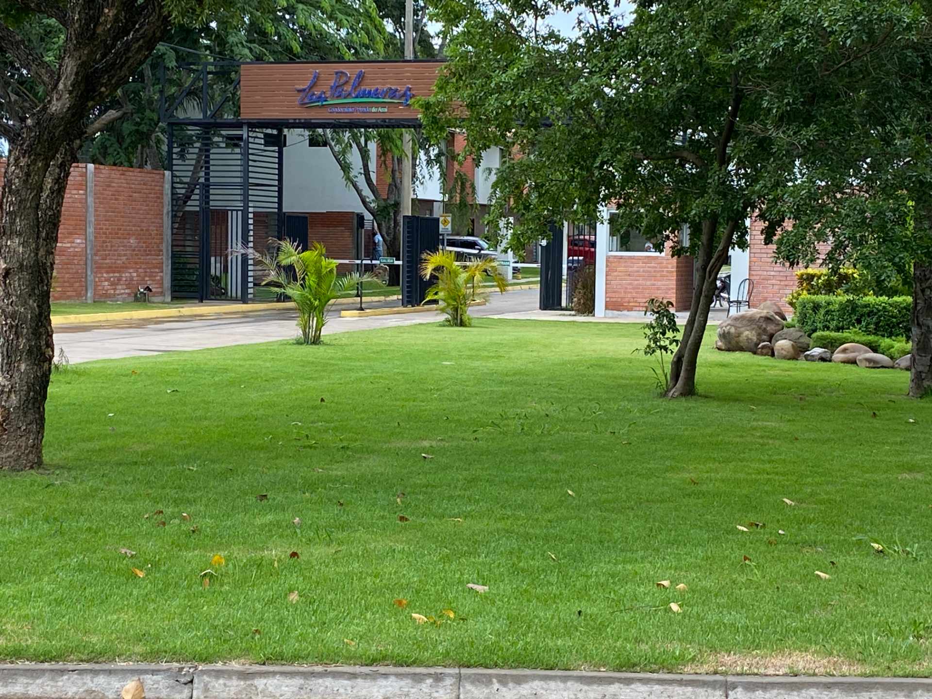 Casa en VentaCondominio Las Palmeras 2. Km 8 Carretera al Norte entrando por Mainter, al lado de ASAI NORTE.   4 dormitorios 4 baños 2 parqueos Foto 23