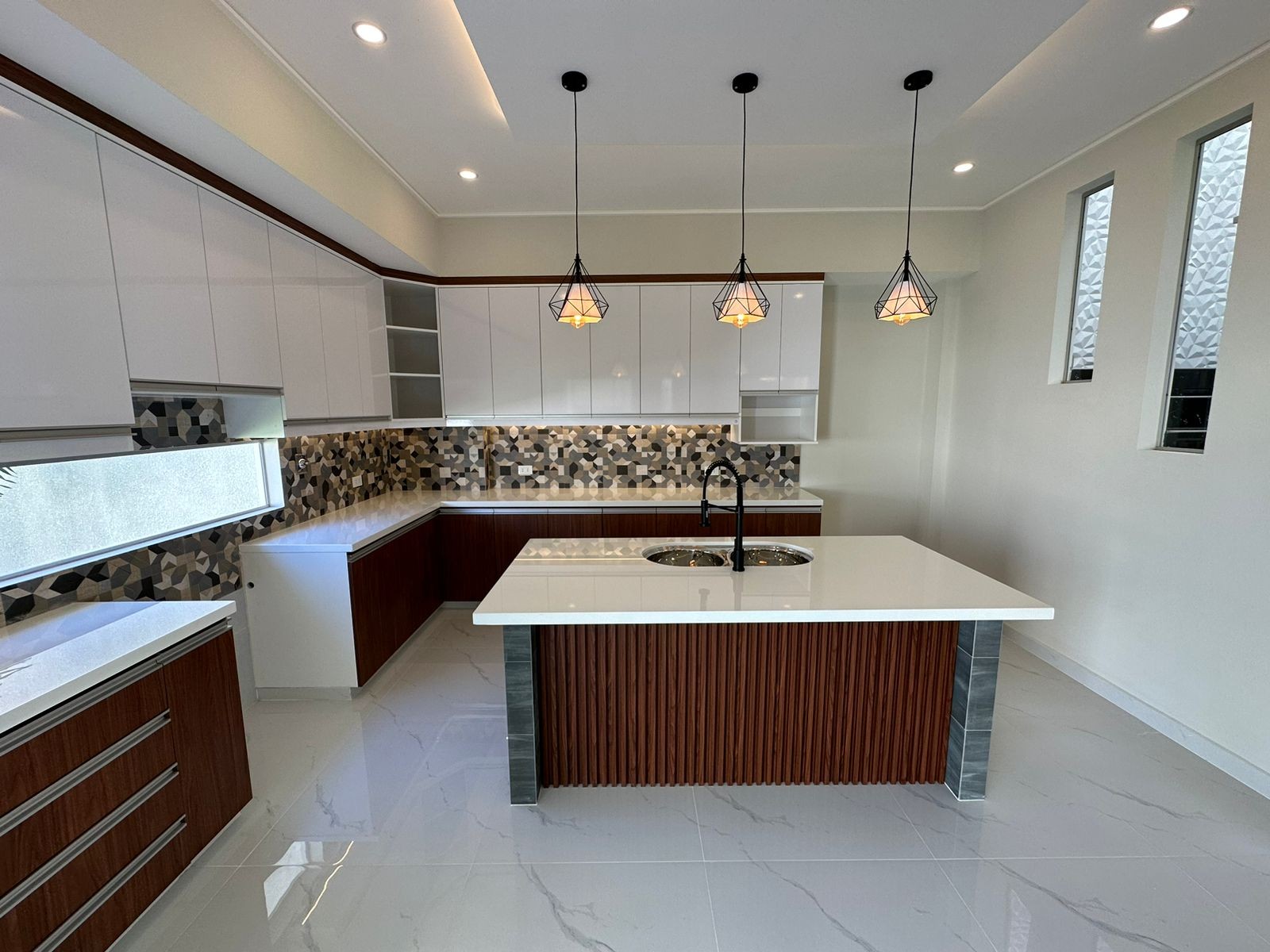 Casa en VentaSANTOS DUMONT ENTRE 3ER Y 4TO ANILLO 4 dormitorios 5 baños 2 parqueos Foto 18