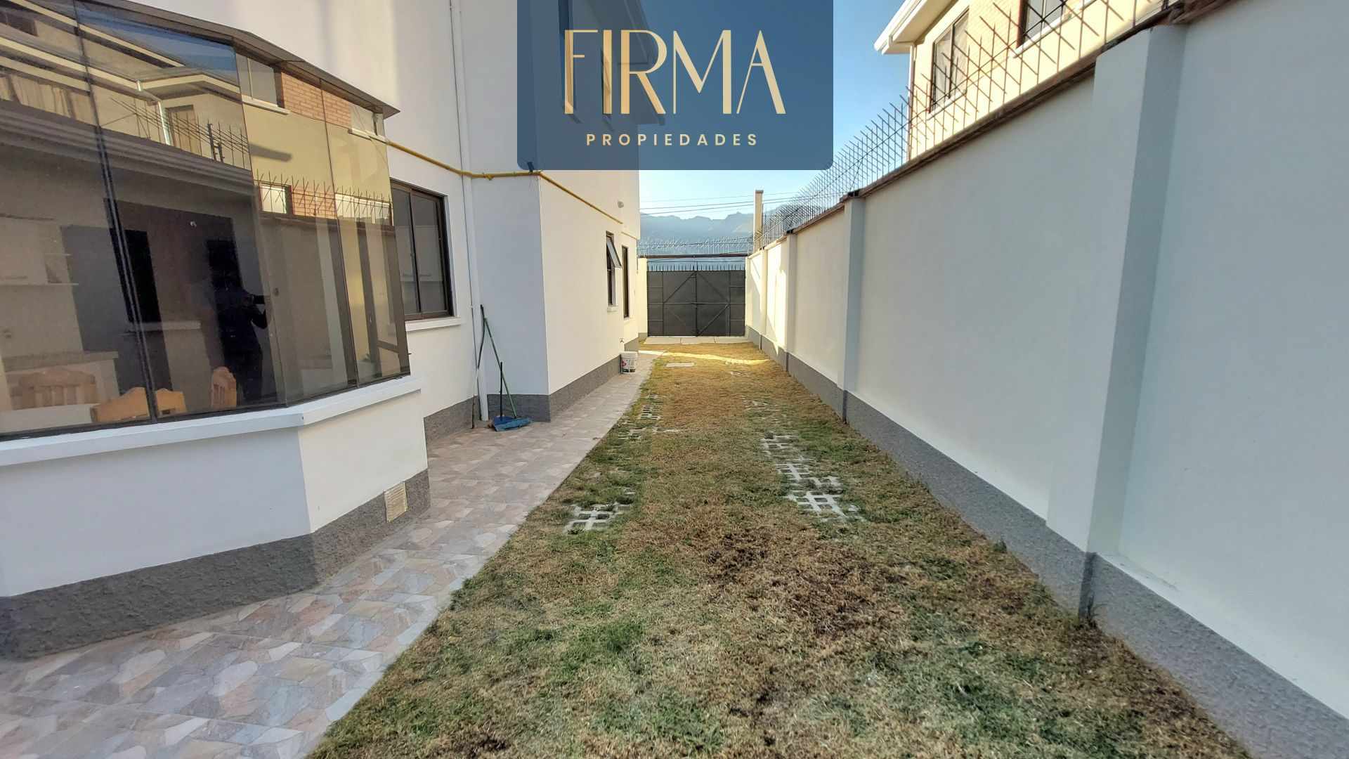 Casa CASA EN VENTA, ALTO IRPAVI PEÑA AZUL Foto 2