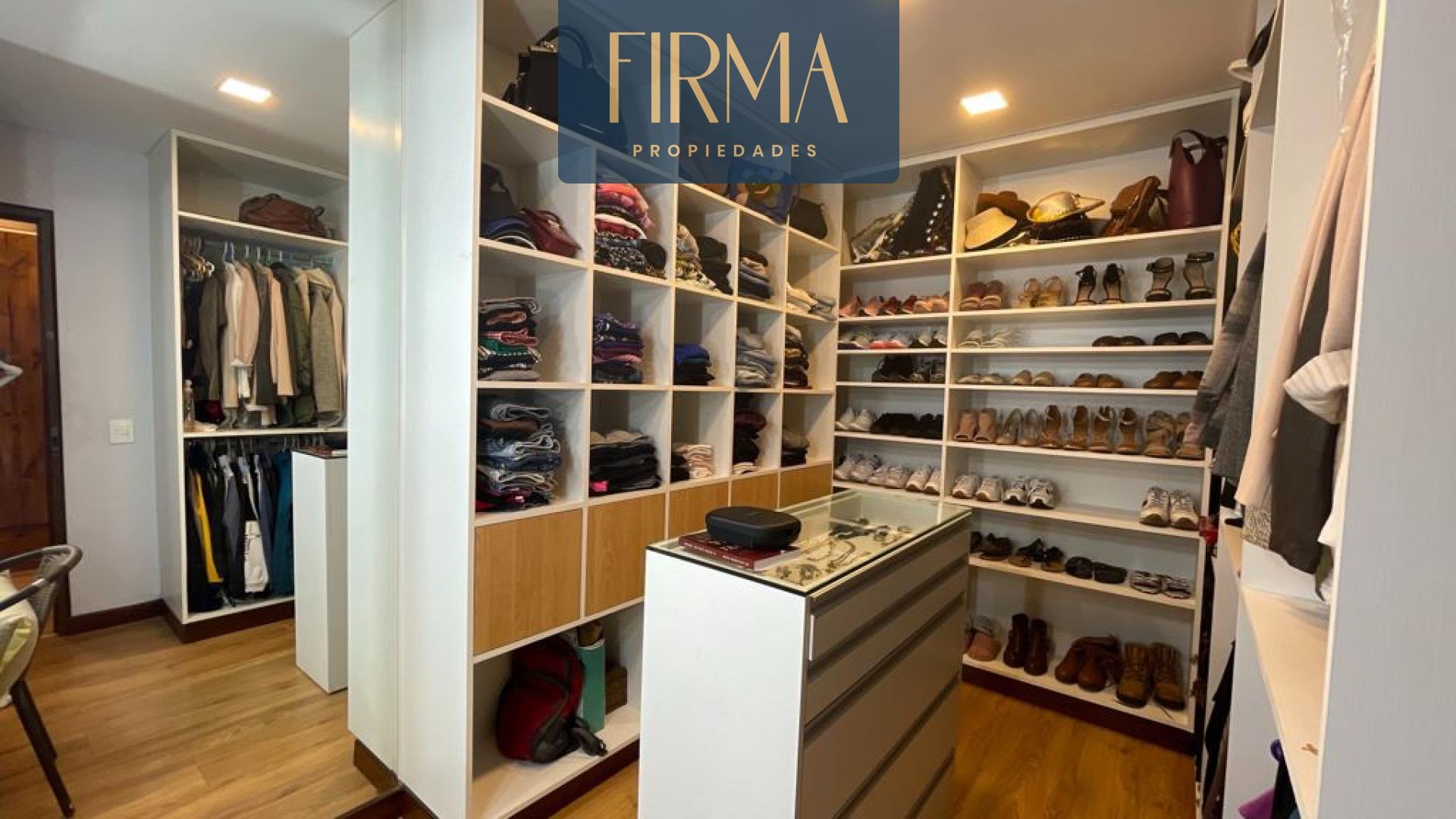 Casa en Achumani en La Paz 4 dormitorios 7 baños 3 parqueos Foto 7