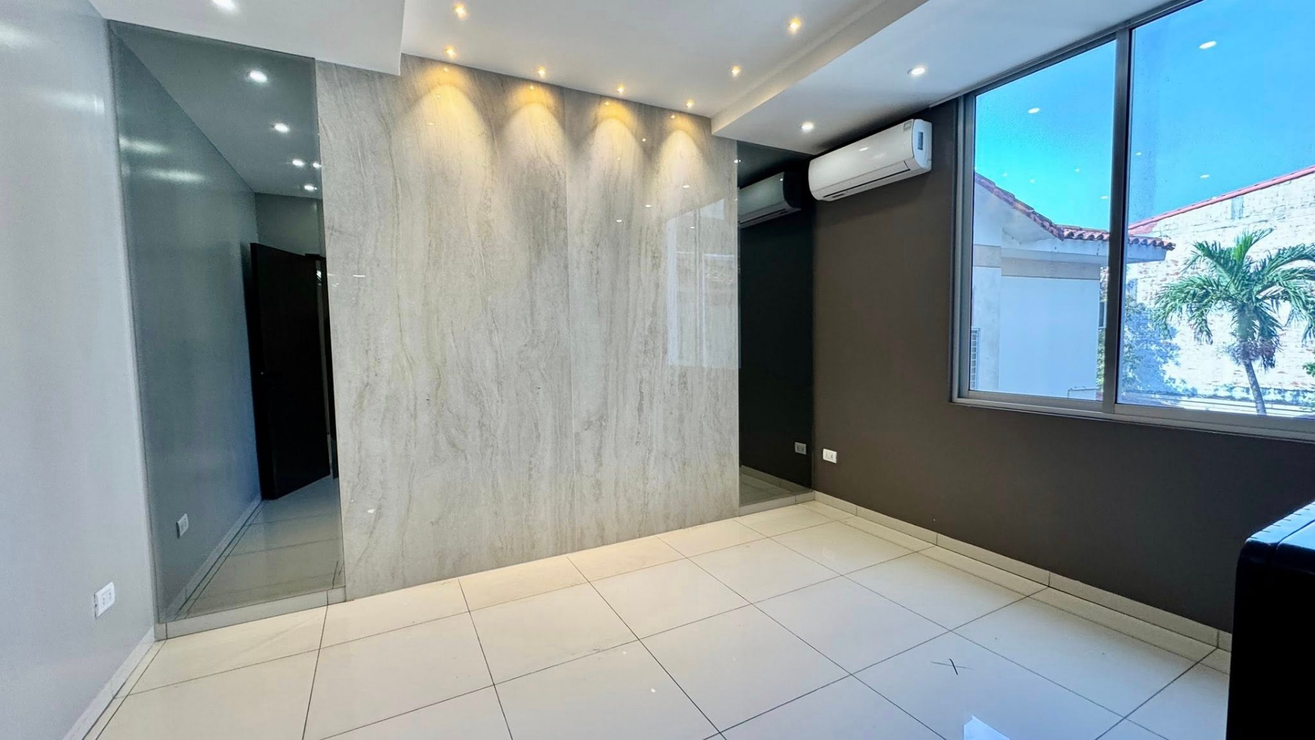 Departamento en Entre 2do y 3er anillo Norte en Santa Cruz de la Sierra 3 dormitorios 3 baños 3 parqueos Foto 4