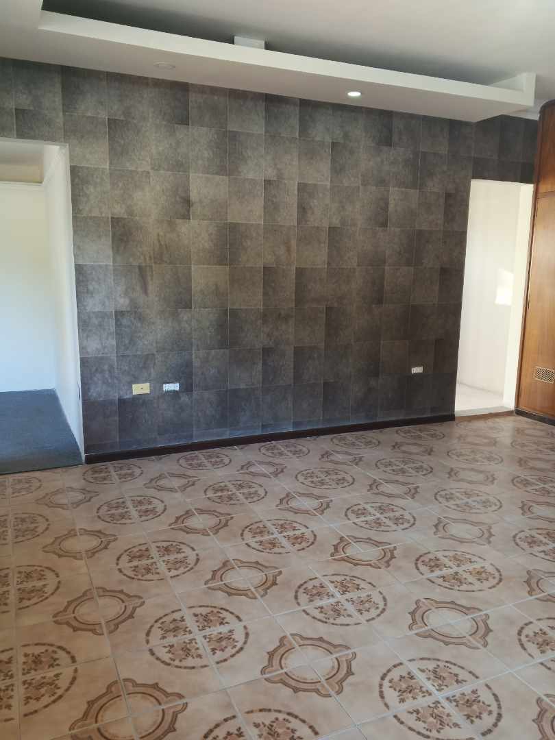 Casa en AlquilerAlquiler de Casa sobre Av 3er Anillo  5 dormitorios 4 baños 2 parqueos Foto 8